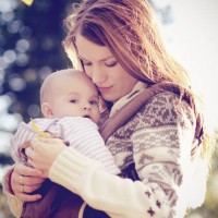 Holding your baby close to your heart - the benefits of babywearing