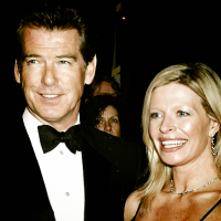 Pierce Brosnan's daughter loses battle with cancer.