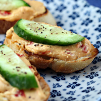 Quick and easy Hummus and Cucumber Crostini