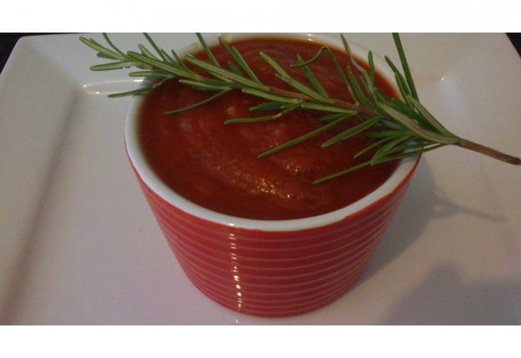 Homemade tomato and basil pasta sauce