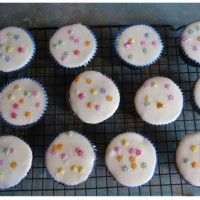 Sultana Cupcakes with Lemon Icing