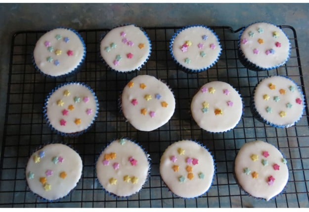 Sultana Cupcakes with Lemon Icing