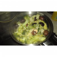 Vegan Olive broccoli pot
