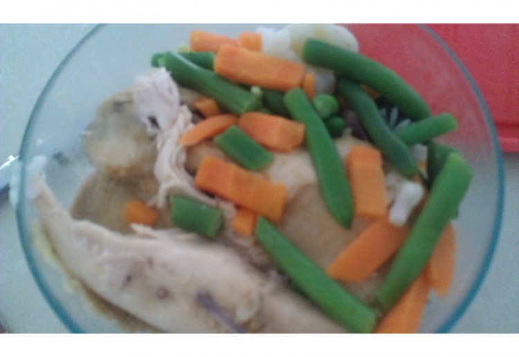 Salted chicked, green beans and carrot pot