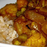Aloo Gobi (Cauliflower & Potato Curry)