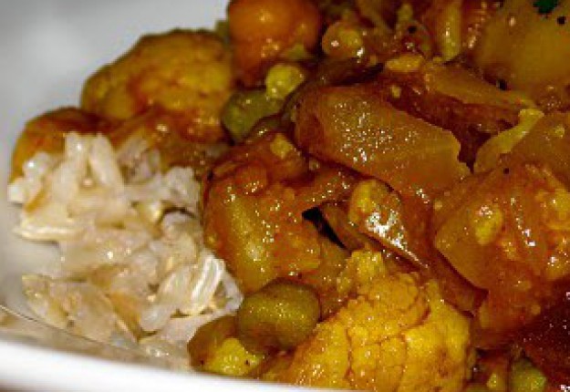 Aloo Gobi (Cauliflower & Potato Curry)