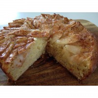 Apple and cinnamon cake