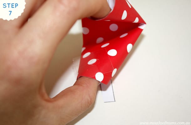 It’s always nice for kids to celebrate cultural festivities and this paper fortune cookie tutorial is perfectly timed for Chinese New Year... See how you can do this great kids craft idea yourself