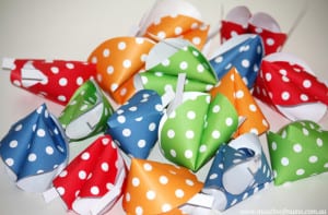 It’s always nice for kids to celebrate cultural festivities and this paper fortune cookie tutorial is perfectly timed for Chinese New Year... See how you can do this great kids craft idea yourself