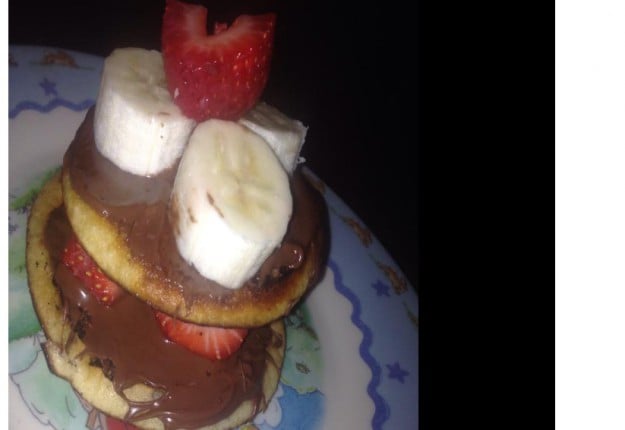 Pikelets with Nutella, bananas and strawberries