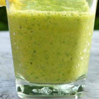 Kale, kiwi and pineapple smoothie