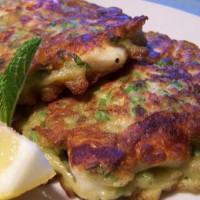 Pea and haloumi fritters