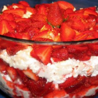 STRAWBERRY CHEESE TRIFLE