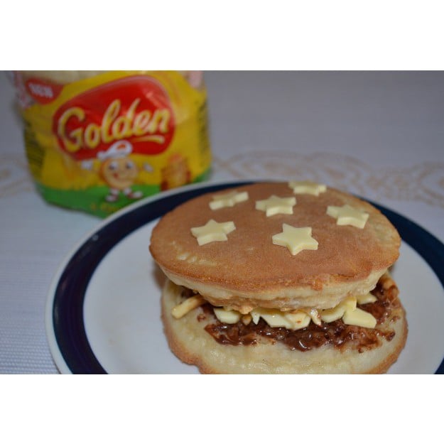 Golden® Crumpets with Oats topped with peanut butter, Chocolate Hazelnut Spread and Cheese
