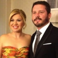 It's Cloud 9 for Kelly Clarkson!