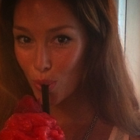 Erin McNaught's growing baby bump! 