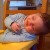 HILARIOUS VIDEO: This baby is falling asleep whilst eating