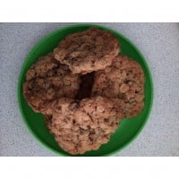 Oat and raisin cookie delights