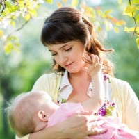 5 steps to breastfeeding in public with confidence!