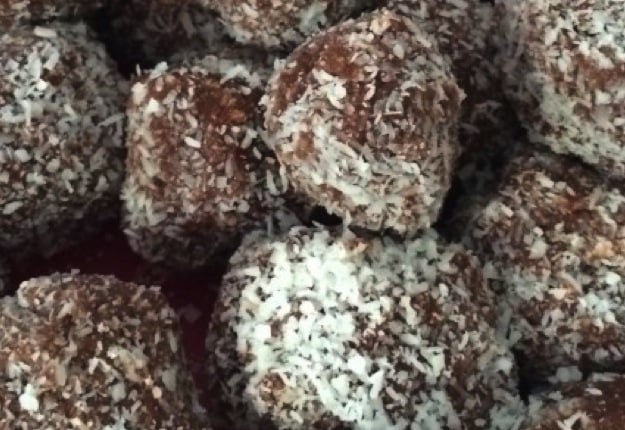Healthy chocolate bliss balls