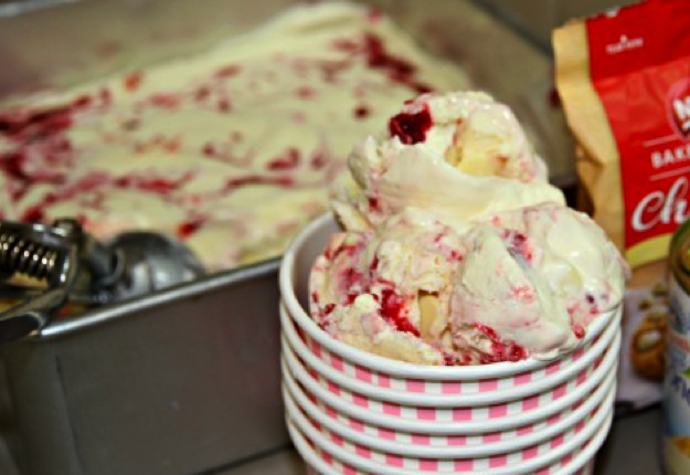 No-churn Raspberry Swirl with White Chocolate Ice cream