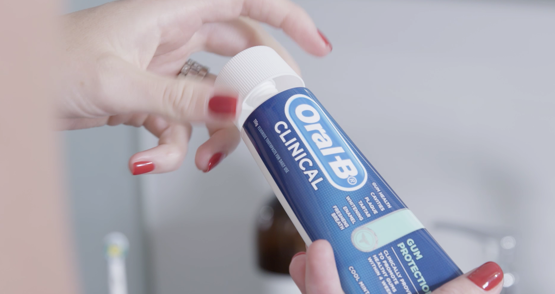 oral b clinical white toothpaste