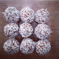 Date and almond bliss balls