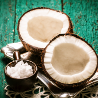 4 ways to be more beautiful with coconut oil