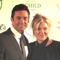 Hugh Jackmans latest pic shows he is a loving family man!