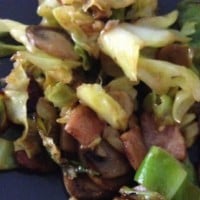 Steamed cabbage with bacon and mushroom