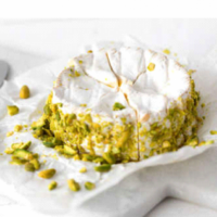 Camembert with pepper and pistachios