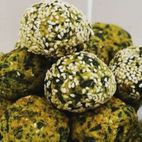 Cheesy spinach balls