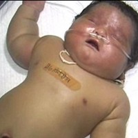 Mother gives birth naturally to 7kg bouncing boy