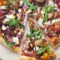 Barbecued chicken pizza
