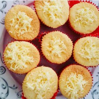 Mamon (Filipino Chiffon Cupcakes)