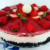 Easy Strawberry Cheesecake with Oreo Base