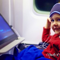 Tips in keeping toddlers entertained on a plane