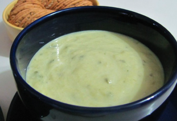 Cold leek and cucumber soup