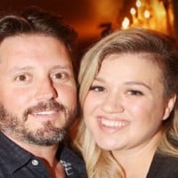 Kelly Clarkson shares exciting news