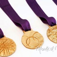 Help the kids make their own Olympic medals