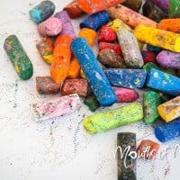 Recycle the kids broken crayons with this crafty gift!