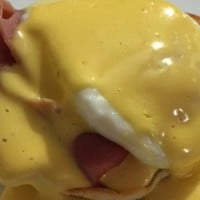 Eggs Benedict with ham