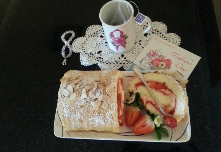 Gran’s strawberry roulade