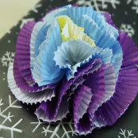 How to make a beautiful gift bow from patty pans