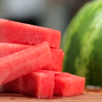 How to cut a watermelon expertly