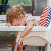 Video: Hungry toddlers who can't stay awake