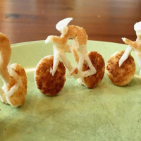 Dad makes amazing sculptures out of toast