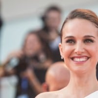 Natalie Portman's sneaky reveal on the red carpet