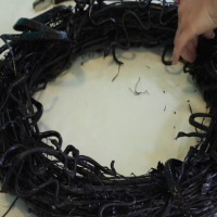 How to make a snake wreath for Halloween