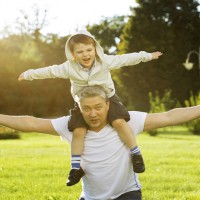 Video: Exercising with the kids - Dad style